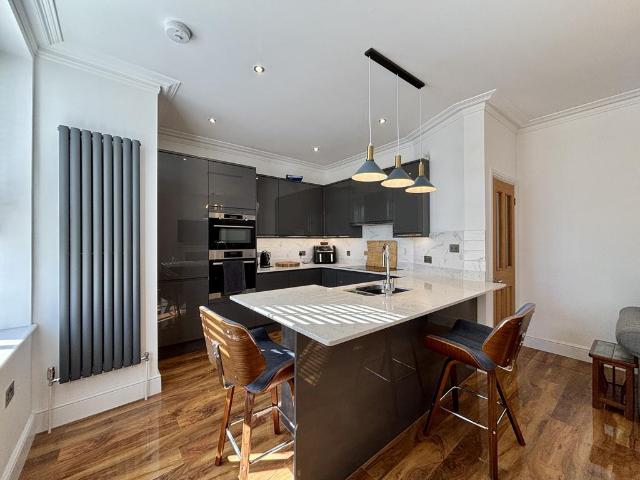 Croydon Road, Beckenham, BR3 2 bed flat to rent £1,950 pcm £450 pw