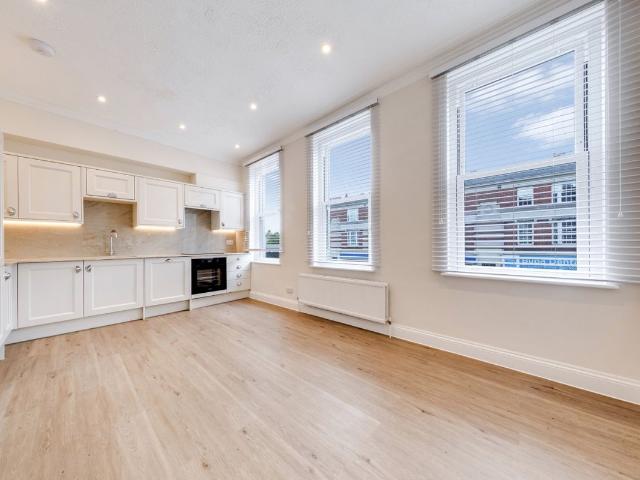 Croydon Road, Beckenham BR3, 2 bed flat to rent, £2,000 pcm | PrimeLocation