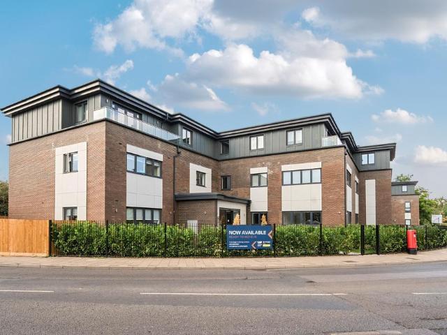 Croydon Road Beckenham BR3 Studio to rent £1,375 pcm £317 pw