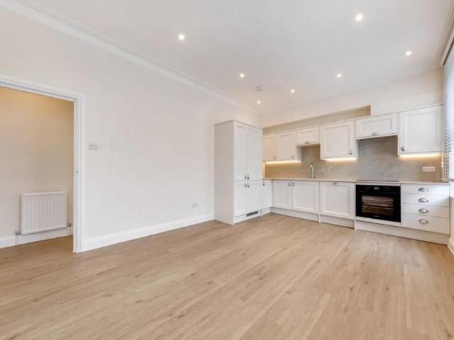 Croydon Road, Beckenham, London BR3, 2 bed flat to rent, £2,149 pcm | PrimeLocation