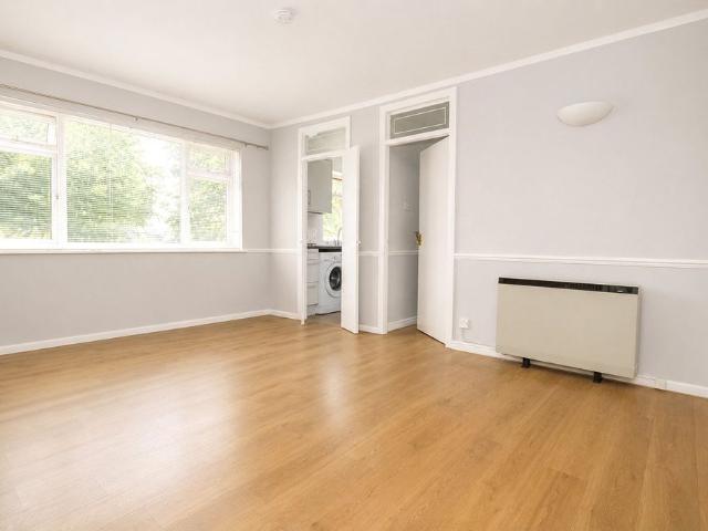 Croydon Road, London, SE20 7UB