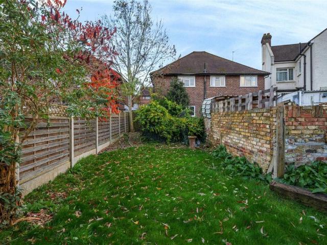 Croydon Road, West Wickham, BR4 2 bed maisonette to rent £1,750 pcm £404 pw