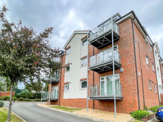 Croyland Road, Wellingborough NN8, 2 bed flat to rent, £935 pcm | PrimeLocation