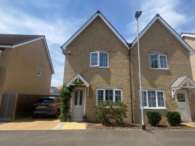 Crozier Drive, Braintree CM77, 2 bed property to rent, £1,600 pcm | PrimeLocation