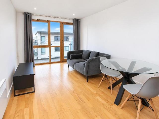 Crozier House, Leeds, LS10 1 bed flat to rent £895 pcm £207 pw