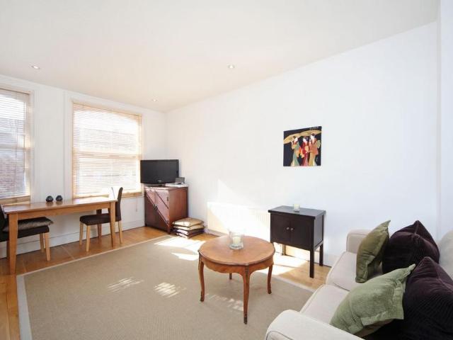 Crockerton Road, London, SW17 1 bed apartment to rent £2,000 pcm £462 pw