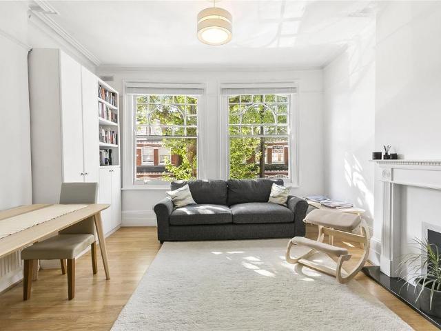 Crockerton Road, London, SW17 1 bed apartment to rent £2,150 pcm £496 pw