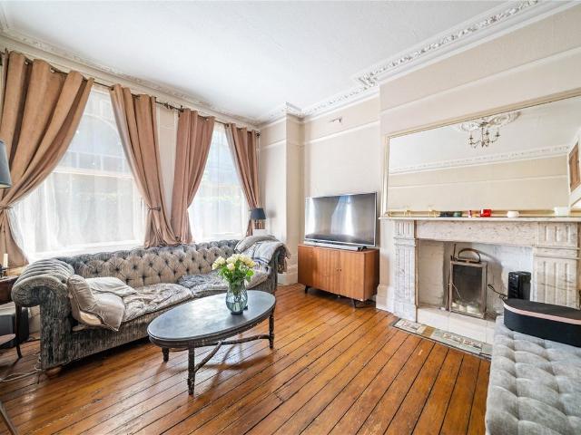 Crockerton Road, London SW17, 2 bed maisonette to rent, £2,600 pcm | PrimeLocation
