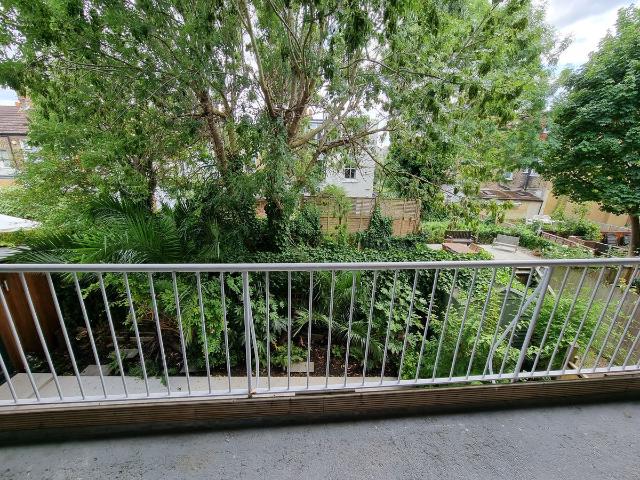 Crockerton Road, London SW17, 3 bed shared accommodation to rent, £2,700 pcm | PrimeLocation