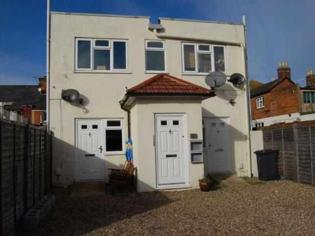 Crockford Park Road, Addlestone KT15, 2 bed flat to rent, £1,360 pcm | PrimeLocation