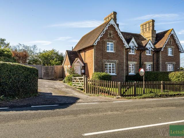 Crockhurst Street, Tudeley TN11 3 bed semi detached house to rent £2,050 pcm £473 pw