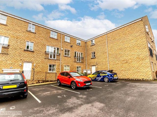 Croft Court, Mount Lane, Rastrick. 2 bed apartment to rent £700 pcm £162 pw