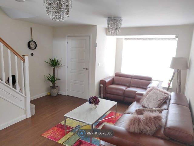 Croft Gardens, Wolverhampton WV10, 4 bed detached house to rent, £1,850 pcm | PrimeLocation
