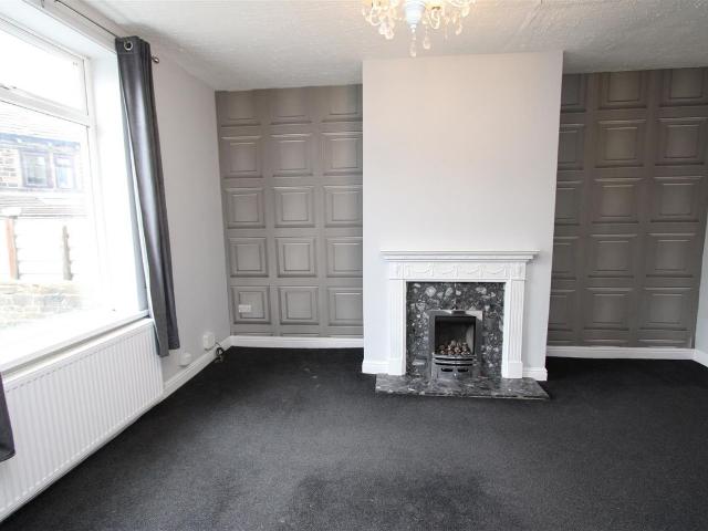 Croft House Road, Wibsey, Bradford BD6, 2 bed detached house to rent, £695 pcm | PrimeLocation