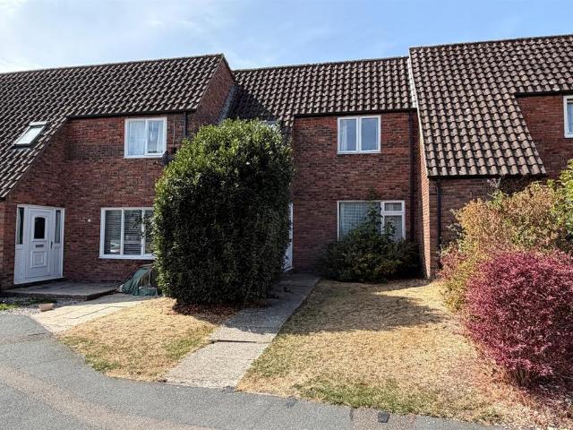 Croft Mead, Chichester, PO19 3 bed terraced house to rent £1,550 pcm £358 pw