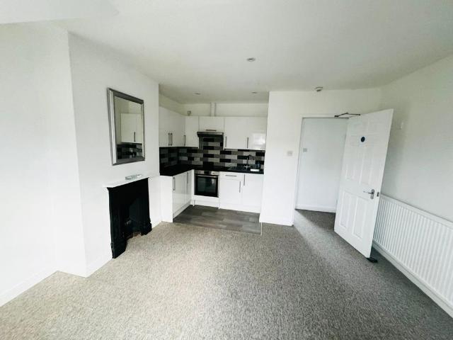 Croft Road, Old Town, Swindon, SN1 4DG 1 bed flat to rent £950 pcm £219 pw