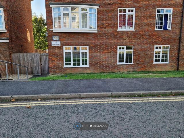 Croft Road, Aylesbury HP21, 2 bed flat to rent, £1,350 pcm | PrimeLocation