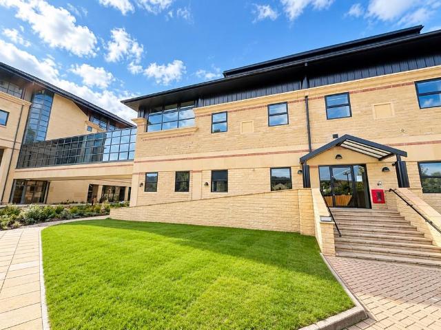 Croft Road, BINGLEY BD16 1 bed apartment to rent £950 pcm £219 pw