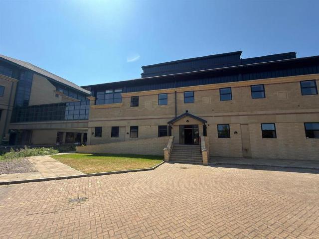Croft Road, Bingley BD16 1 bed apartment to rent £1,100 pcm £254 pw
