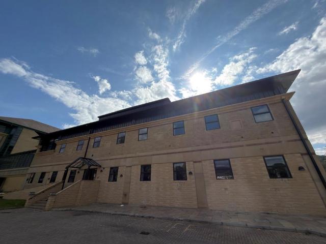 Croft Road, Bingley, West Yorkshire. 2 bed flat to rent £1,200 pcm £277 pw