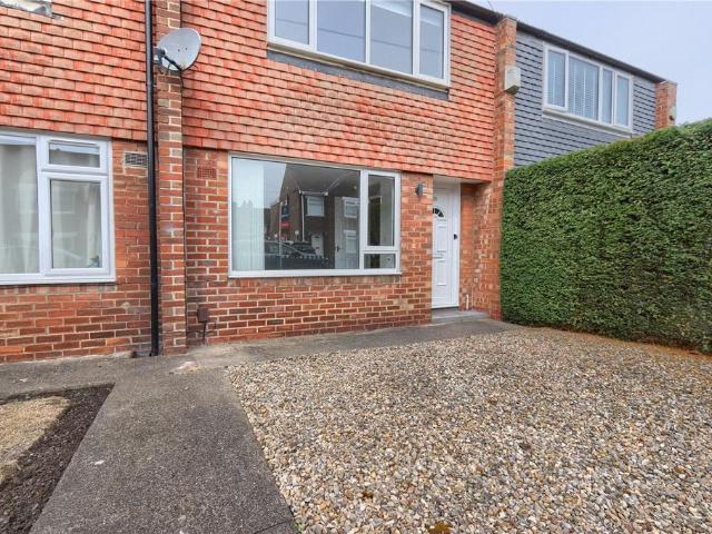 Croft Road, Eaglescliffe, TS16 2 bed terraced house to rent £825 pcm £190 pw