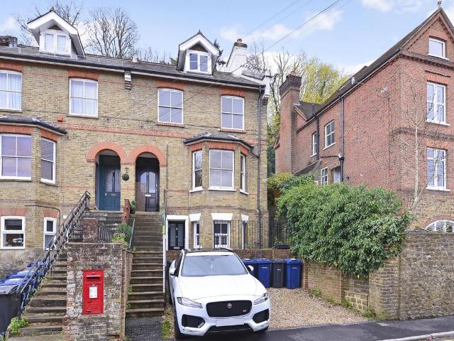 Croft Road, Godalming GU7, 1 bed flat to rent, £1,350 pcm | PrimeLocation