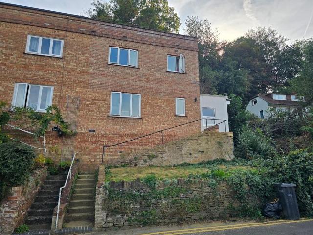 Croft Road, Godalming, GU7 House share to rent £950 pcm £219 pw