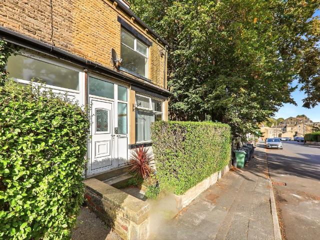 Croft Street, Farsley LS28, 2 bed flat to rent, £925 pcm | PrimeLocation