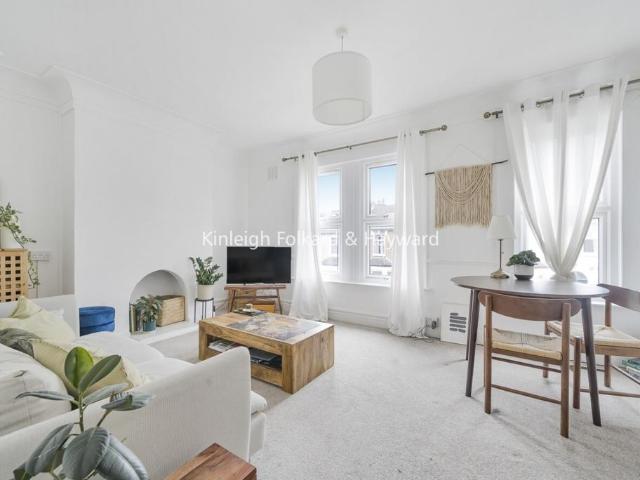 Crofton Park Road, London, SE4 2 bed flat to rent £2,150 pcm £496 pw