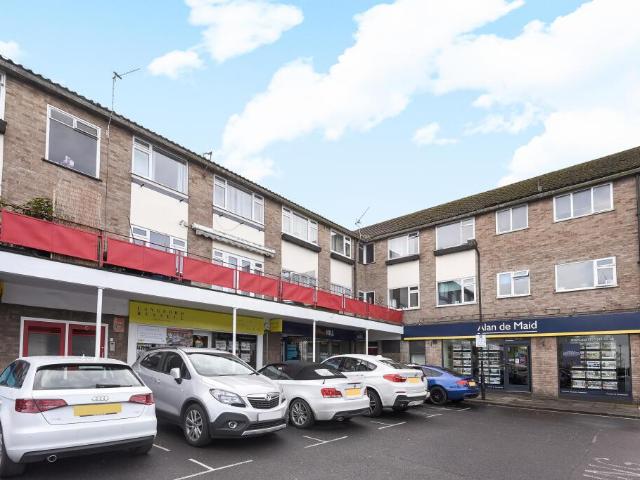 Crofton Road, Orpington, BR6 2 bed flat to rent £1,650 pcm £381 pw
