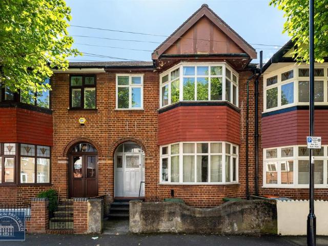 Crofton Road, Plaistow 3 bed terraced house to rent £2,400 pcm £554 pw