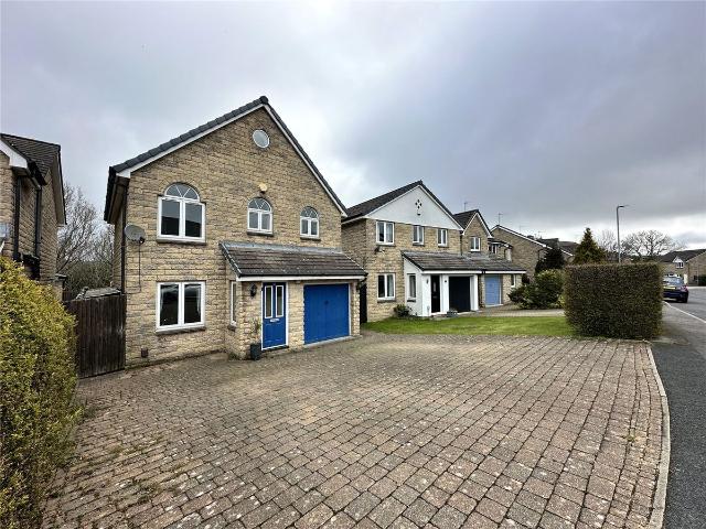 Crofters Lea, Yeadon, Leeds, West Yorkshire LS19, 4 bed detached house to rent, £1,695 pcm | PrimeLocation