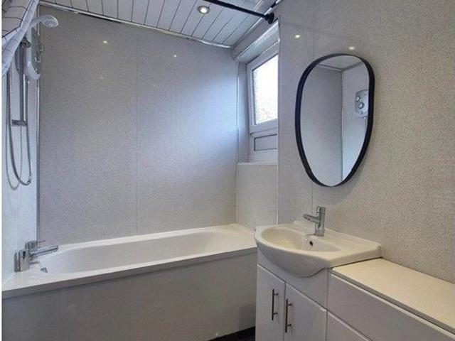 Crofthill Road, Glasgow G44, 3 bed flat to rent, £1,050 pcm | PrimeLocation
