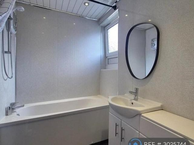 Crofthill Road, Glasgow, G44 3 bed flat to rent £995 pcm £230 pw