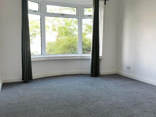 Crofthill Road, Glasgow G44, 3 bed flat to rent, £850 pcm | PrimeLocation