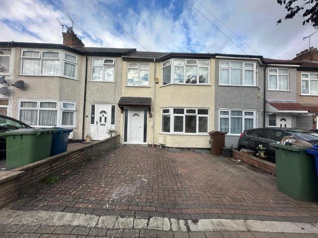 Crofts Road, Harrow HA1 3 bed terraced house to rent £2,300 pcm £531 pw