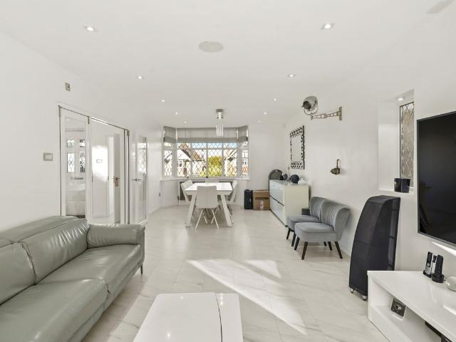 Croham Close, South Croydon, Surrey CR2, 4 bed detached house to rent, £3,000 pcm | PrimeLocation