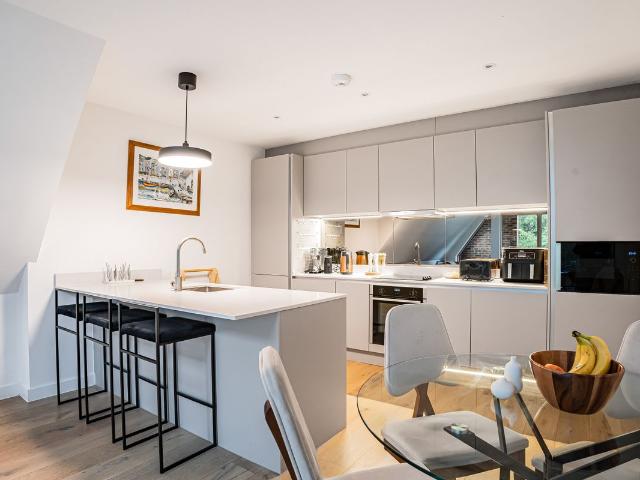 Croham Valley Road, South Croydon, Surrey CR2, 2 bed flat to rent, £1,950 pcm | PrimeLocation
