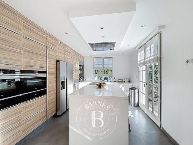 Croissy sur Seine, Maison 5 Chambres 207 m² en location