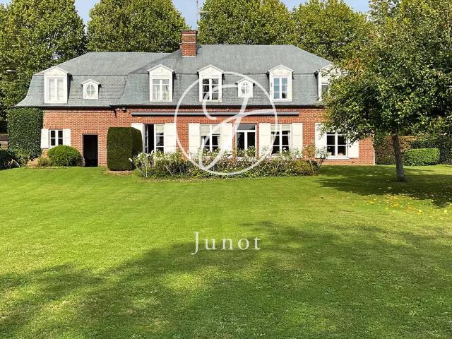 Croix BEAUMONT Maison à vendre 7 pièces 260 m2 jardin