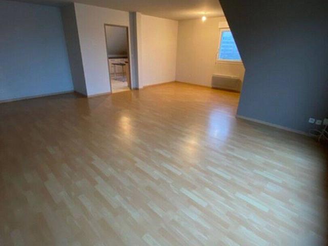 CROIX CENTRE T3 DE 107m² + terrasse + parking + garage + cav
