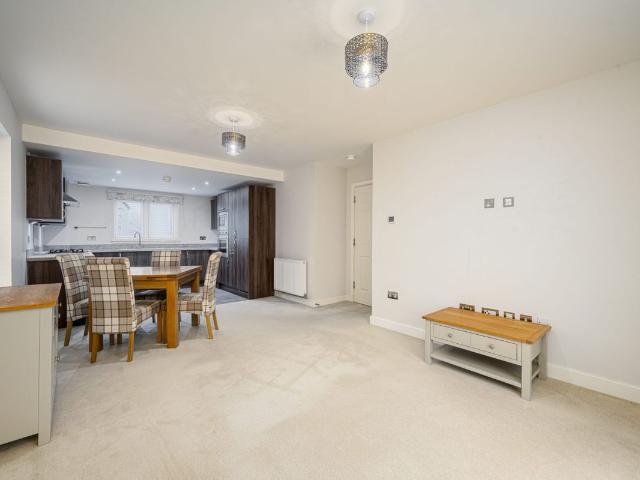 Croll Gardens, Perth PH1, 2 bed flat to rent, £850 pcm | PrimeLocation