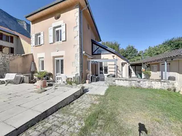 Crolles 38920 Achat / Vente maison 7 pièces t7 piscine terrasse