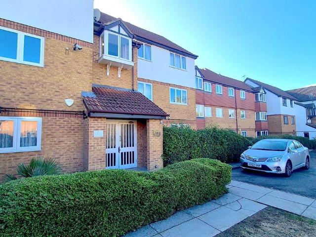 Cromarty Road, Edgware HA8, 1 bed flat to rent, £1,500 pcm | PrimeLocation