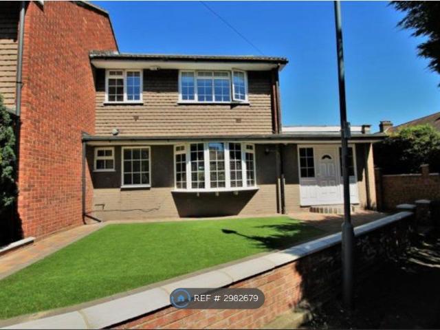 Crombie Close, Gants Hill, London IG4, 4 bed end terrace house to rent, £2,750 pcm | PrimeLocation