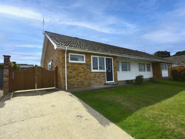 Cromer 3 bed semi detached bungalow to rent £1,500 pcm £346 pw