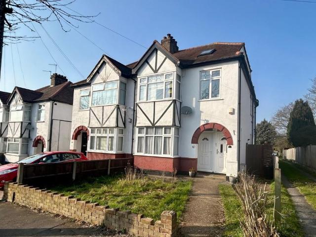 Cromer Road, Hornchurch RM11, 1 bed maisonette to rent, £1,400 pcm | PrimeLocation
