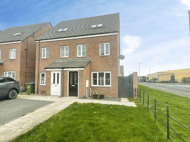 Crompton Street, Blyth NE24 3 bed semi detached house to rent £950 pcm £219 pw