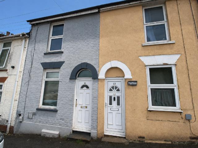 Cromwell Terrace, Chatham, Kent ME4, 2 bed terraced house to rent, £1,050 pcm | PrimeLocation
