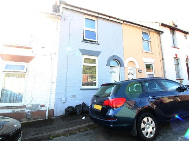 Cromwell Terrace, Chatham, Kent ME4, 2 bed terraced house to rent, £1,100 pcm | PrimeLocation